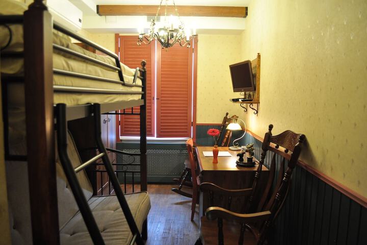 Room 13 of 25