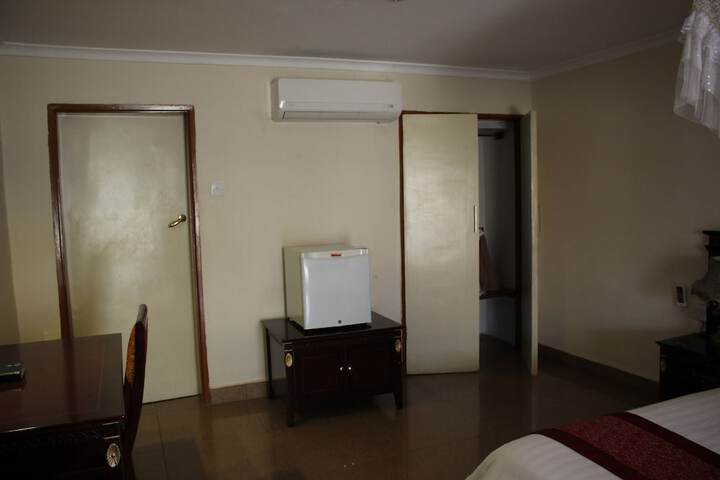 Room 10 of 111
