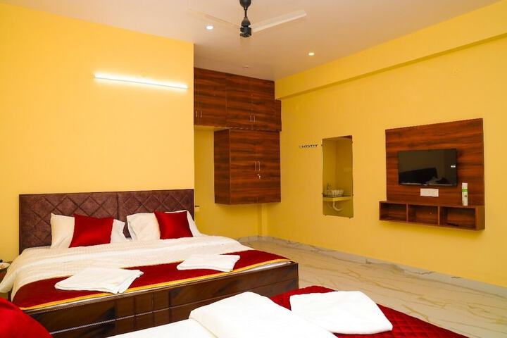 Room 10 of 33