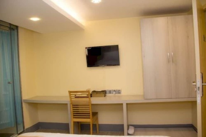 Room 15 of 25