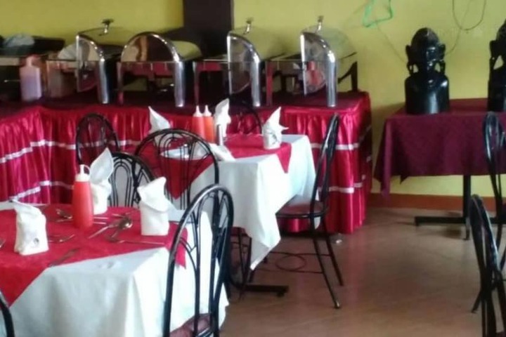 Dining 9 of 12