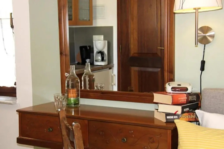 Room 5 of 11