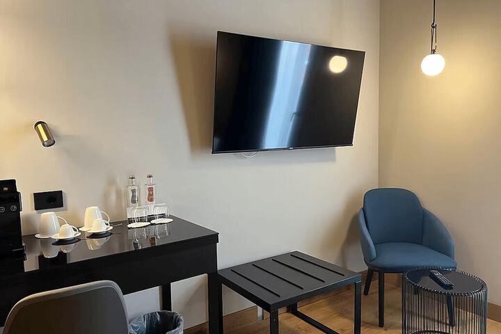Room 51 of 233