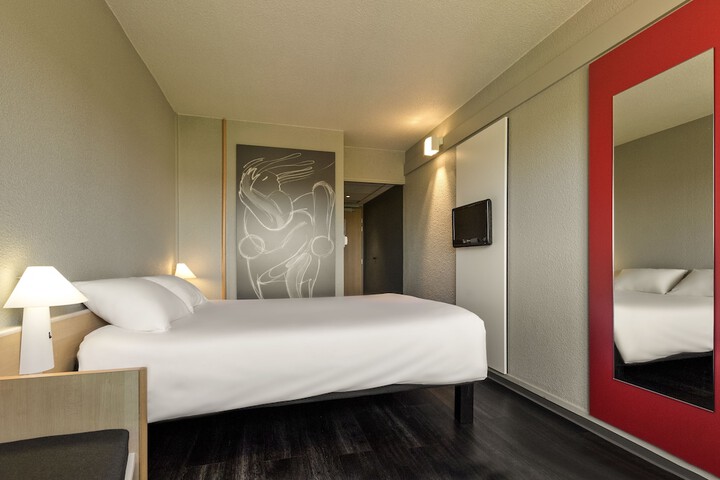 Room 2 of 40