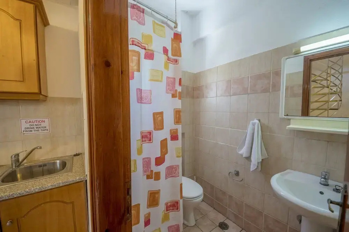 Room 4 of 12