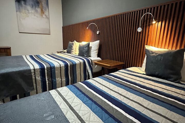 Room 17 of 33