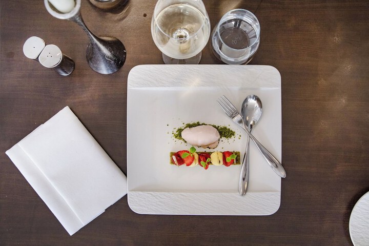 Dining 45 of 64