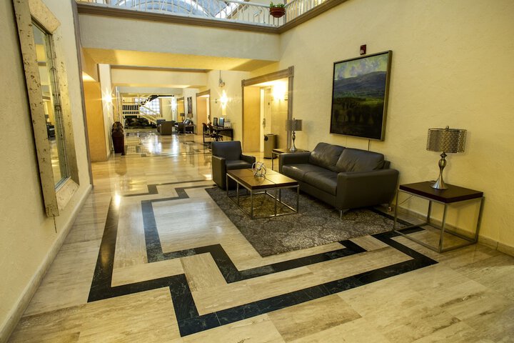 Hotel 2 of 102