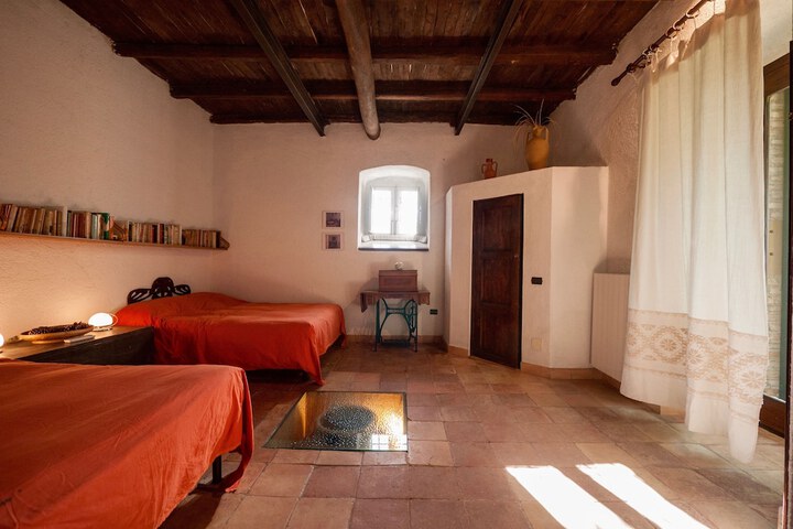 Room 8 of 37