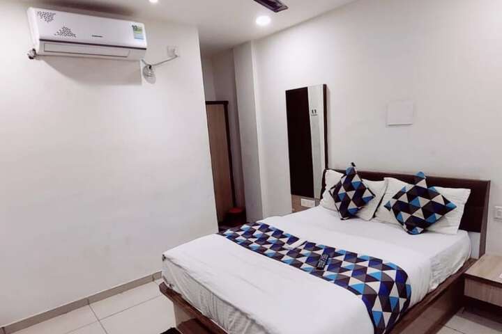 Room 27 of 40