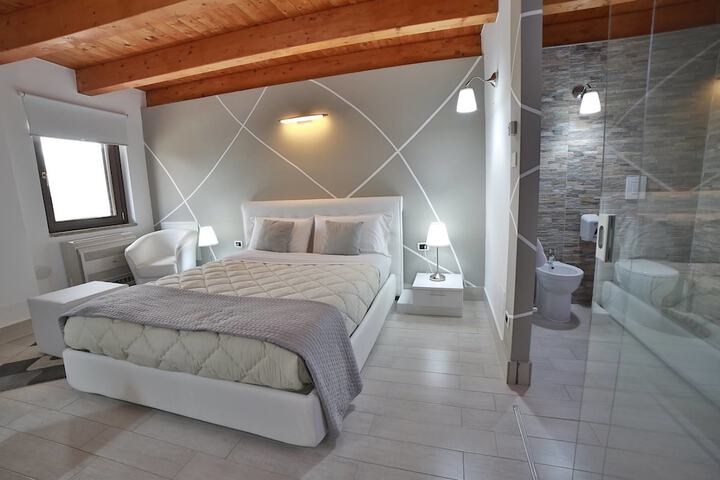 Room 8 of 30