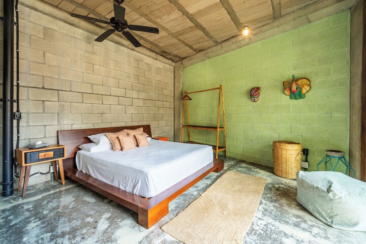 Room 3 of 120
