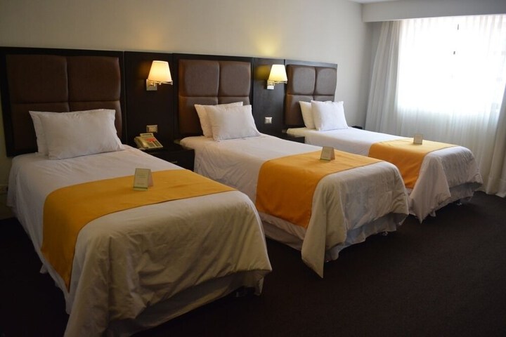 Room 13 of 36