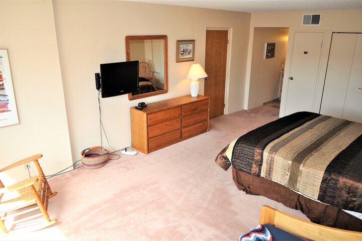 Room 4 of 42