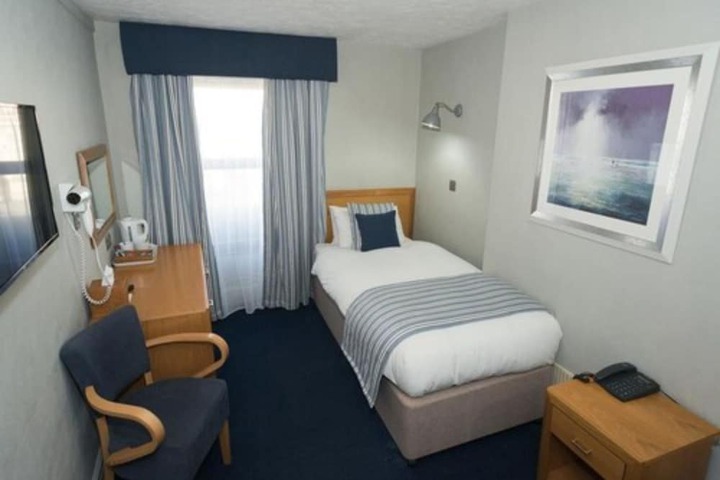 Room 10 of 39