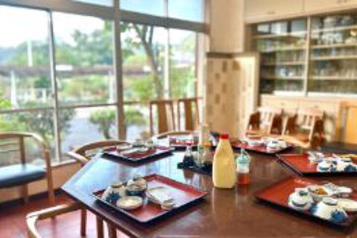 Dining 11 of 23