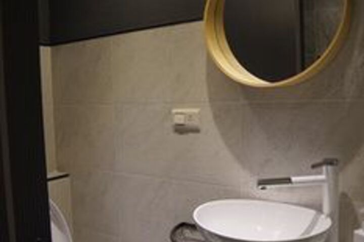 Room 5 of 31