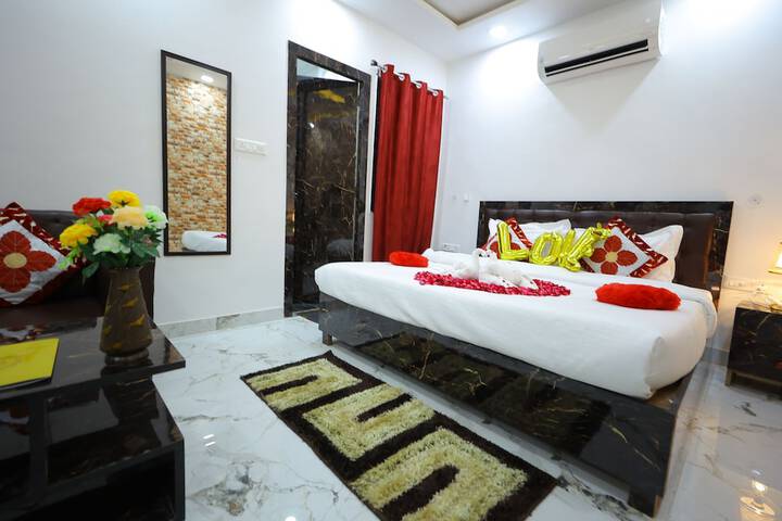 Room 8 of 15
