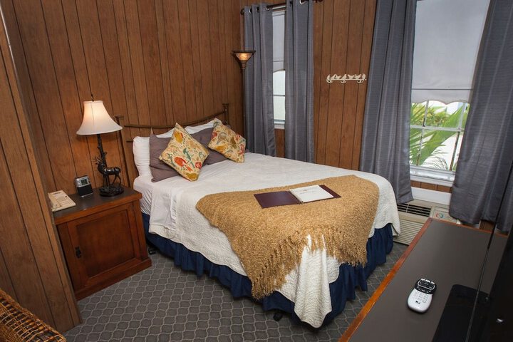 Room 5 of 33