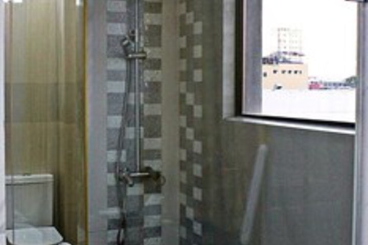 Room 17 of 35