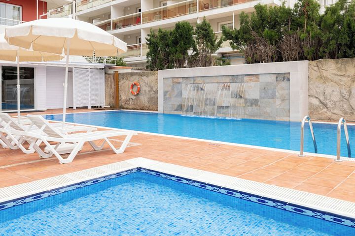 Hotel with Pool