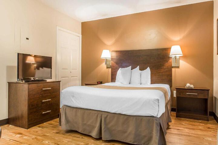 1 Queen Bed Efficiency (2 of 4)