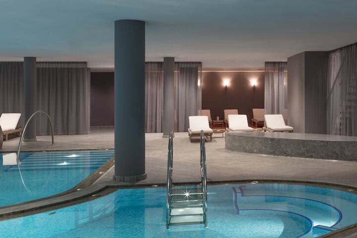 Pool 60 of 76