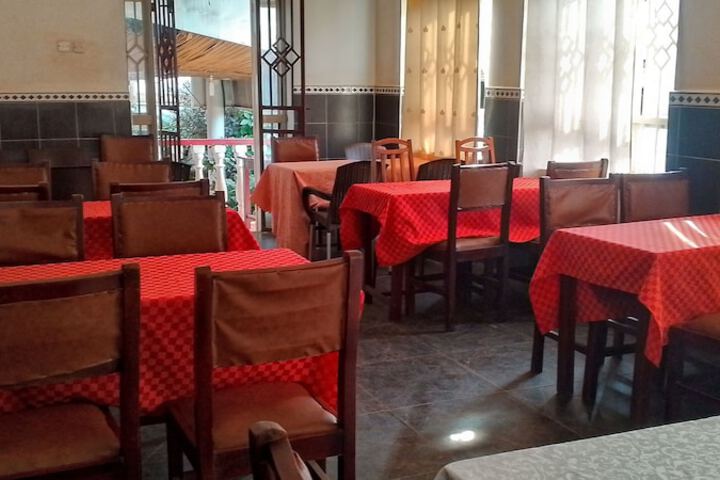 Dining 8 of 13