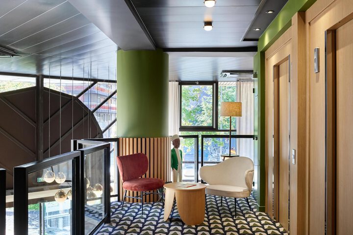 Guest Lobby