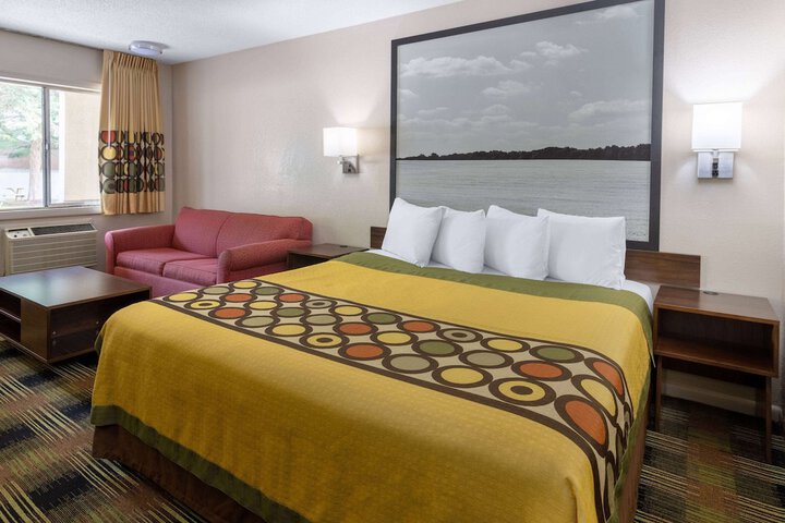 1 King Bed (8 of 8)