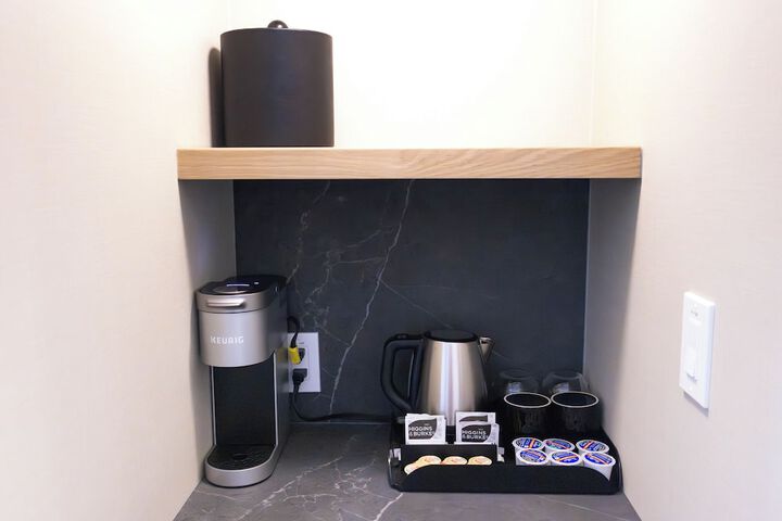 Room 10 of 32