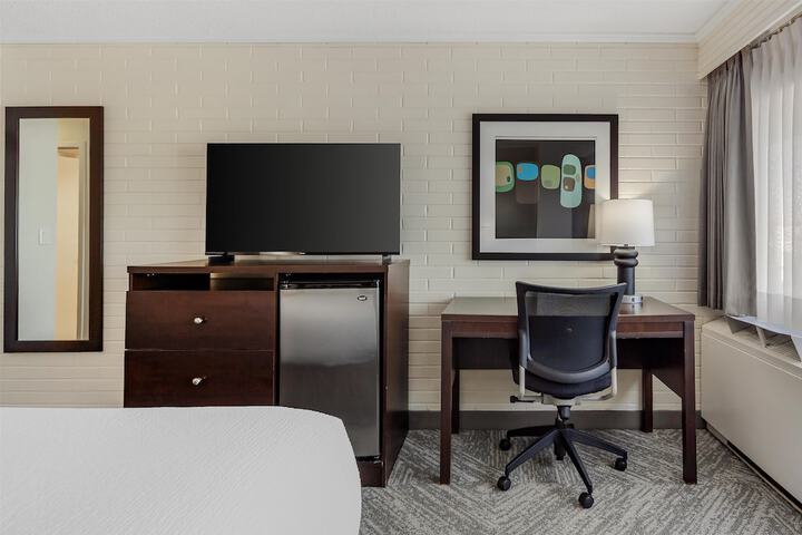 Room 28 of 61