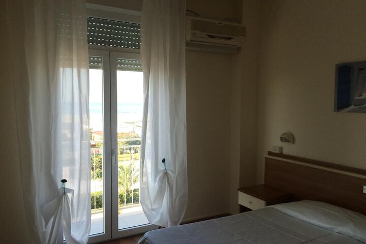 Room 16 of 44
