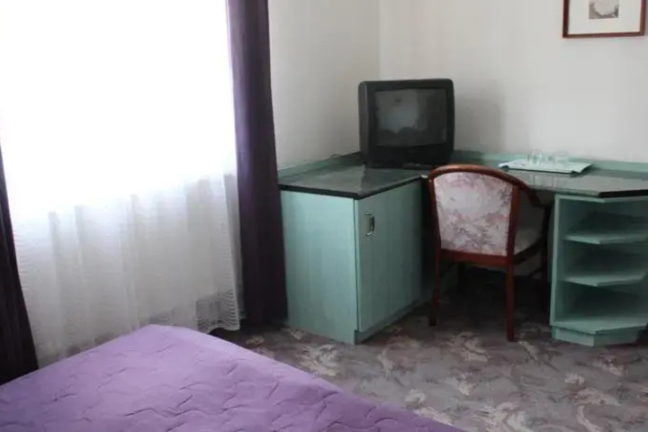 Room 3 of 10