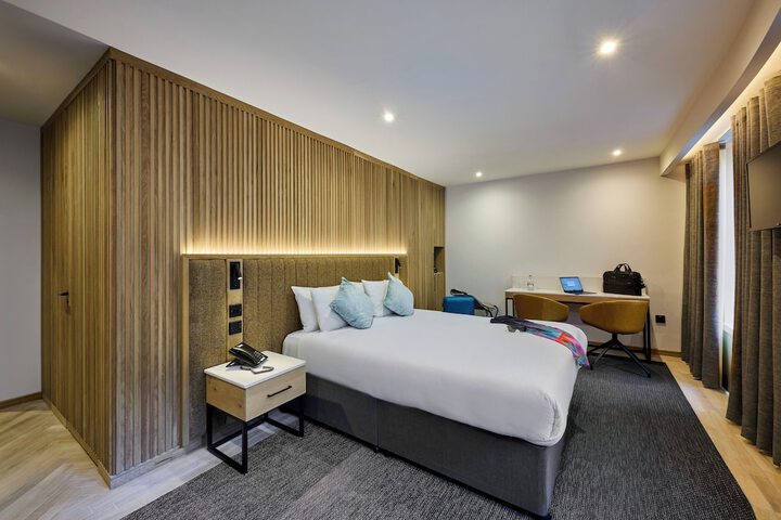 Room 16 of 62