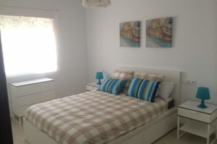 Room 8 of 12