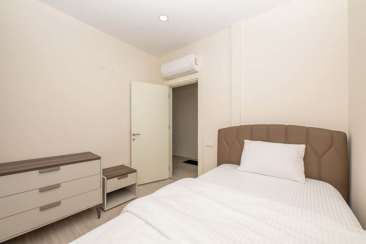 Room 8 of 271