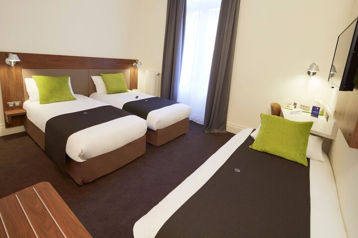 Room 10 of 37