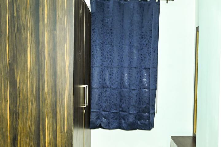 Room 3 of 8