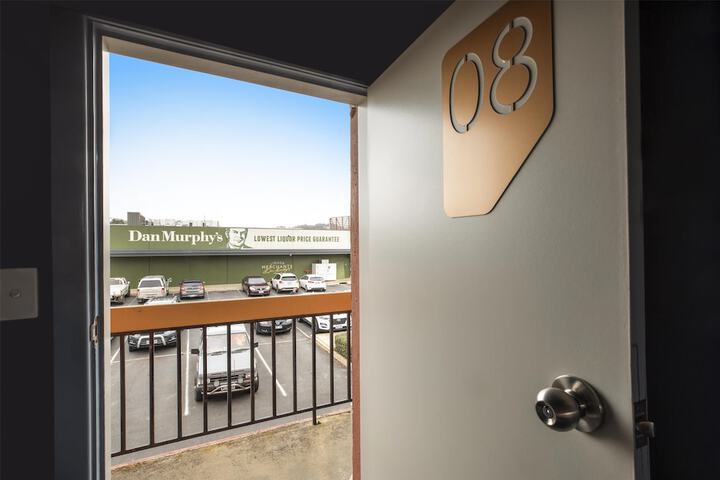 Room 32 of 99