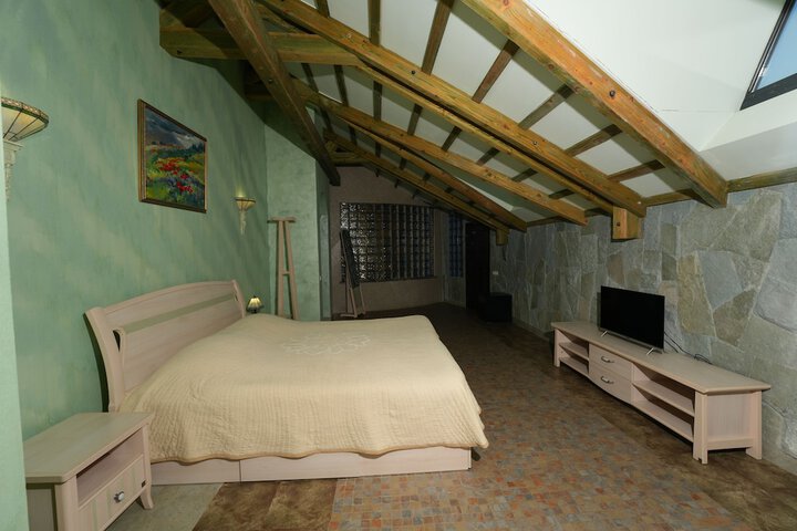 Room 7 of 30