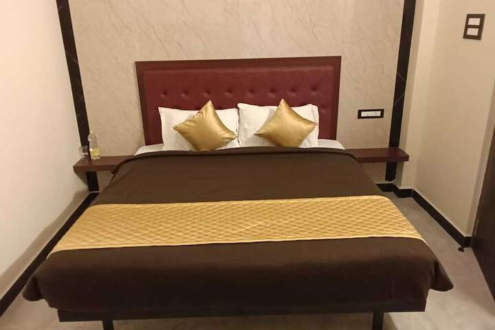 Room 34 of 73
