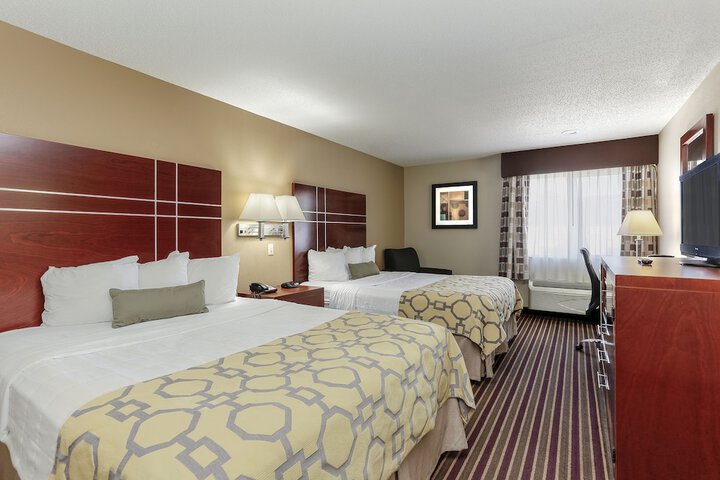 1 Queen Bed (10 of 16)