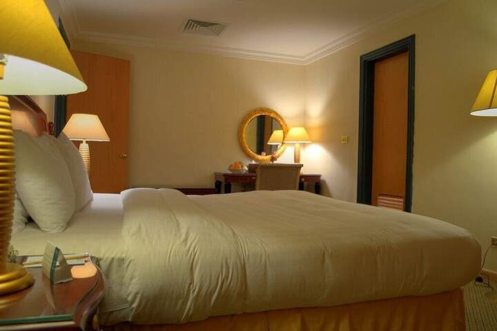 Room 30 of 77