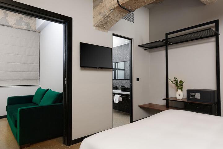Room 14 of 63