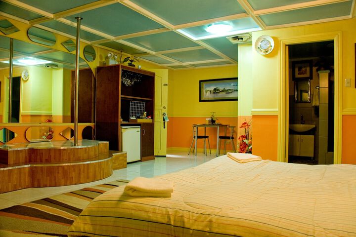 Room 15 of 51