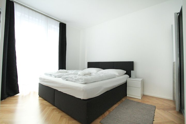 Room 2 of 27