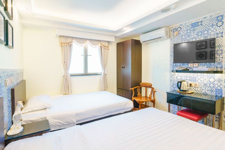 Room 4 of 22