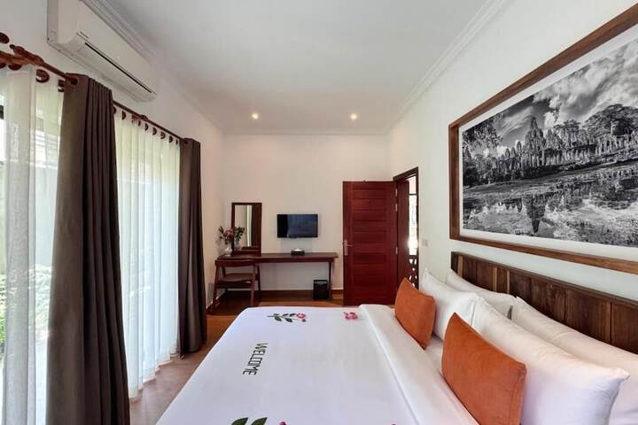 Room 2 of 96