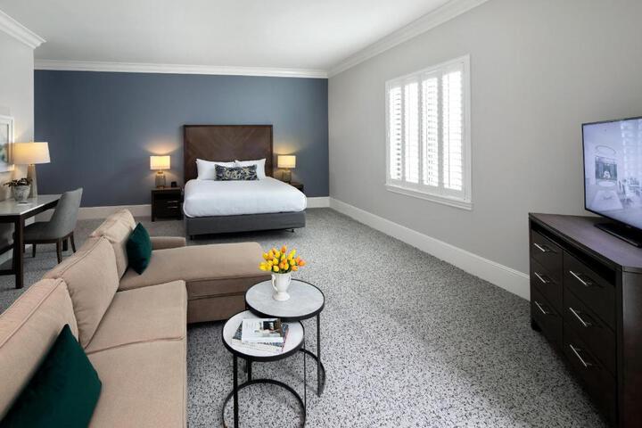 Suite King Size Bed (1 of 14)